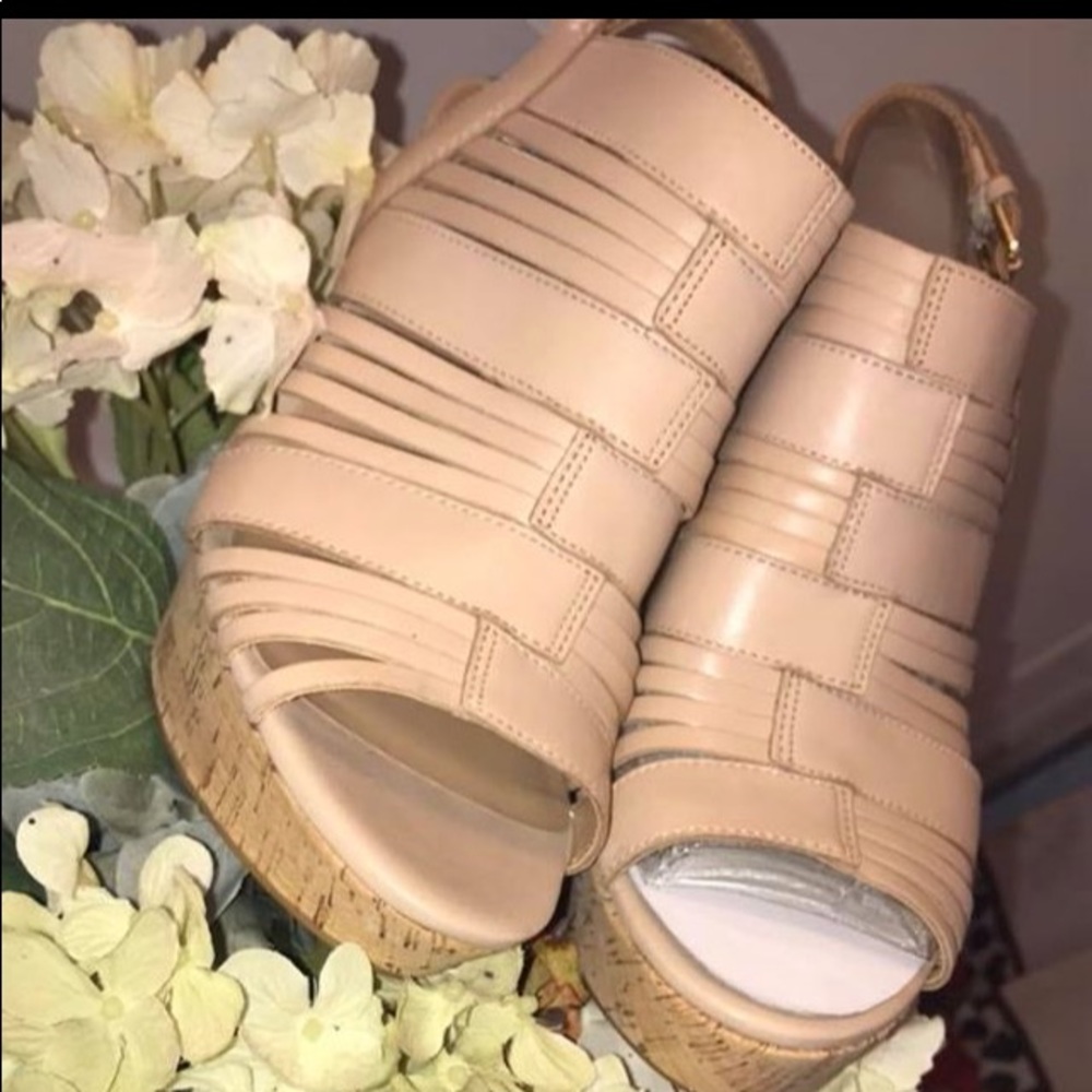 Cute tan heals brand new !